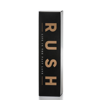 Een zwarte rechthoekige doos met RUSH Cool Performance in gouden letters en LIFE IN THE FAST LANE, ideaal voor elke autoparfum liefhebber.