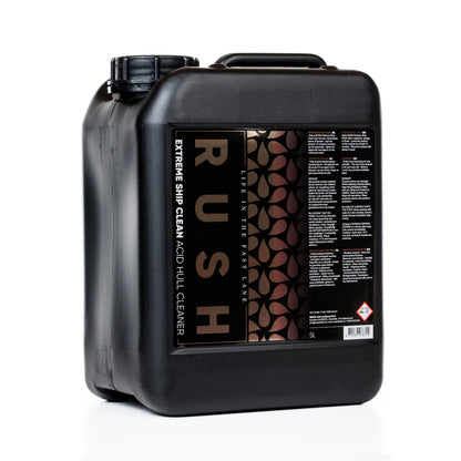 Een zwarte 5-liter verpakking met de naam Rush Extreme, perfect voor bruine vaaraanslag verwijderen en laars reinigen, met tekst en afbeeldingen op de voorkant.