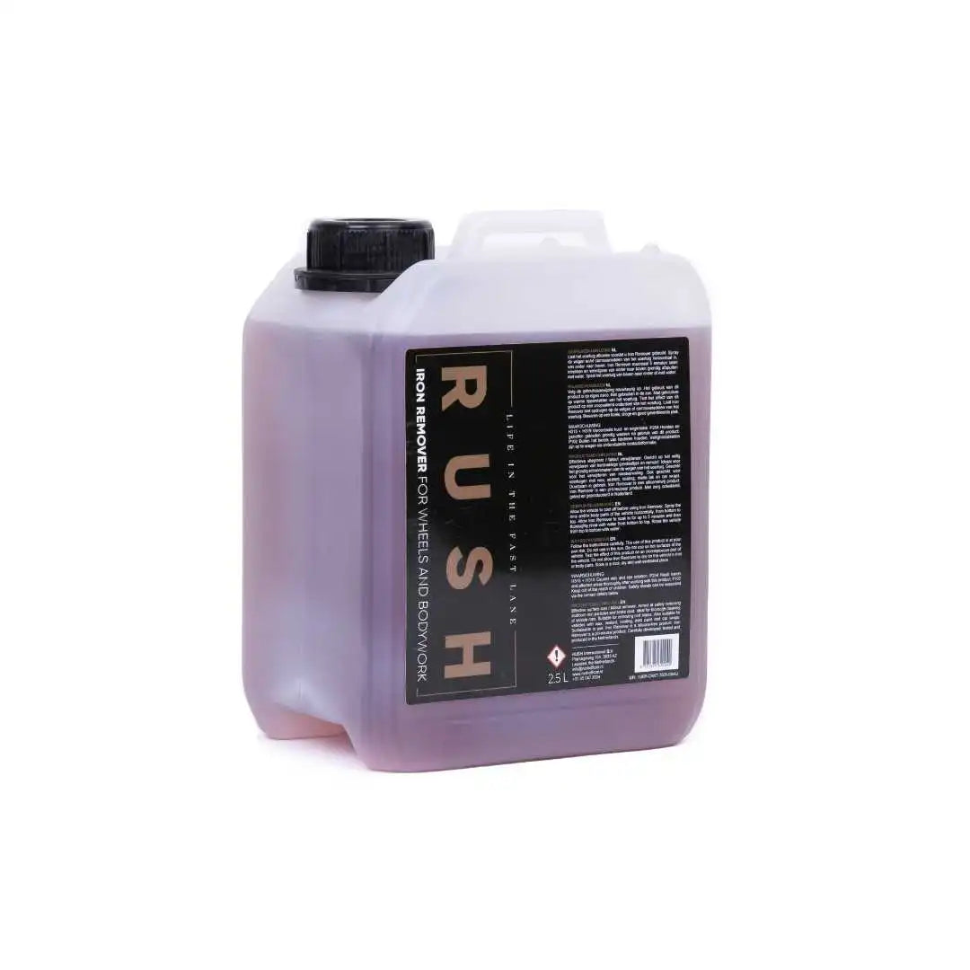 Een doorzichtige plastic container van 2,5 liter met een zwarte dop en een RUSH-label, gevuld met een paarse vloeibare schoonmaakoplossing.