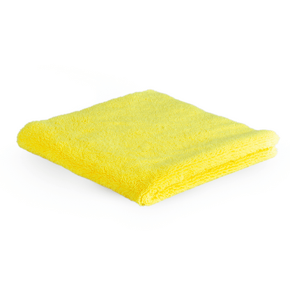 Een gevouwen gele RUSH Allround Interieurdoek voor microvezeldoek auto interieur is afgebeeld op een effen witte achtergrond.