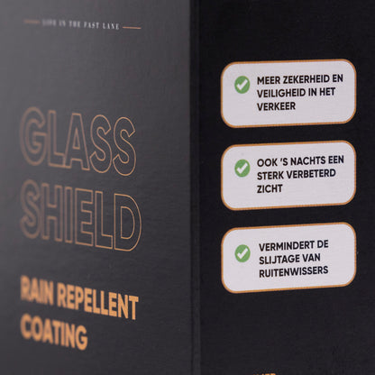 Een close-up van een GLASS SHIELD Rain Repellent Coating doos, met de waterafstotende ruiten coating en drie voordelen in het Nederlands.