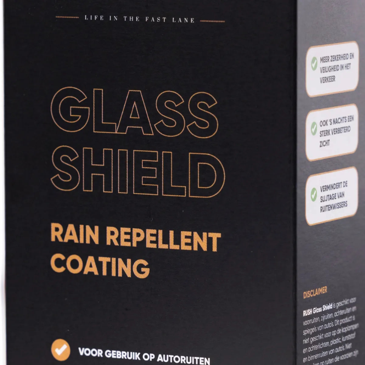 Close-up van een zwarte productdoos met de tekst Glass Shield Rain Repellent Coating, voor waterafstotende ruitencoating en beter zicht bij regen.