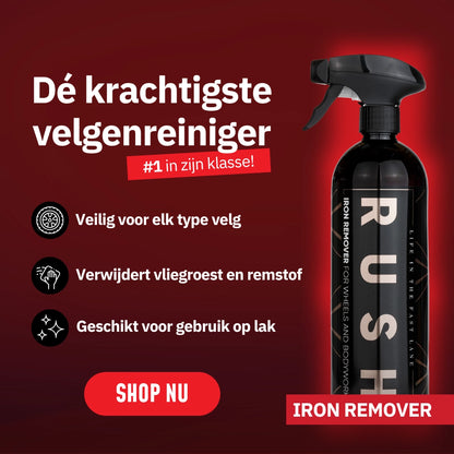 Een zwarte spuitfles met het label RUSH Iron Remover op een rode achtergrond met Nederlandse tekst die het benadrukt als een krachtige vliegroest verwijderaar voor velgen.