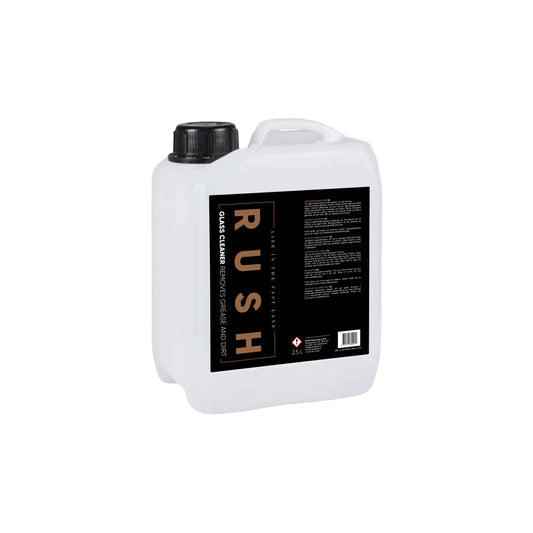 Een witte plastic container van 2,5 liter met een zwarte schroefdop en een label waarop in vette letters RUSH GLASS CLEANER staat.