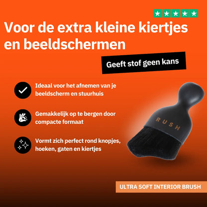 Een zwarte RUSH interieurborstel met nanovezel borstelharen, voordelen in het Nederlands, weergegeven op een oranje achtergrond.