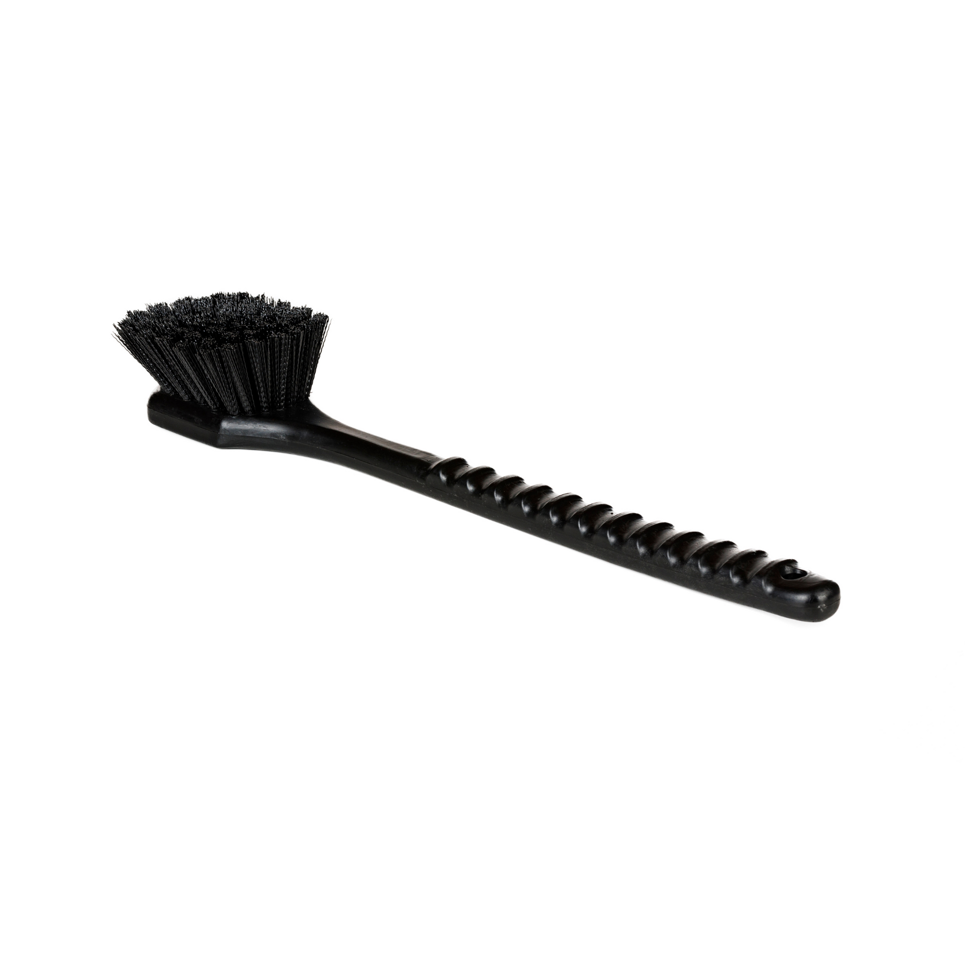 Een zwarte harde borstel met een ronde kop en gebogen, ergonomisch handvat, geïsoleerd op een witte achtergrond.